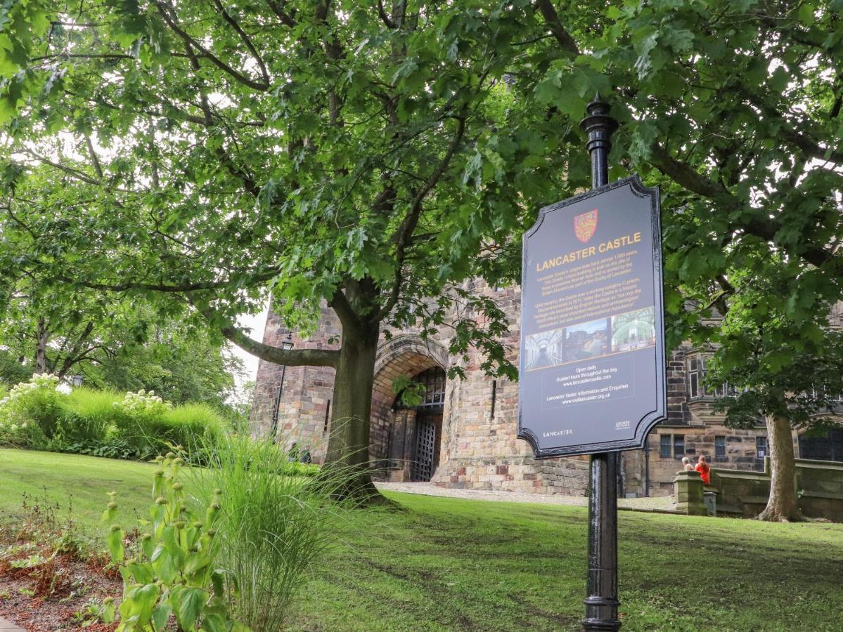 5 Castle Hill Vila Lancaster Exterior foto
